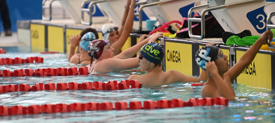 Vic Age swimmers